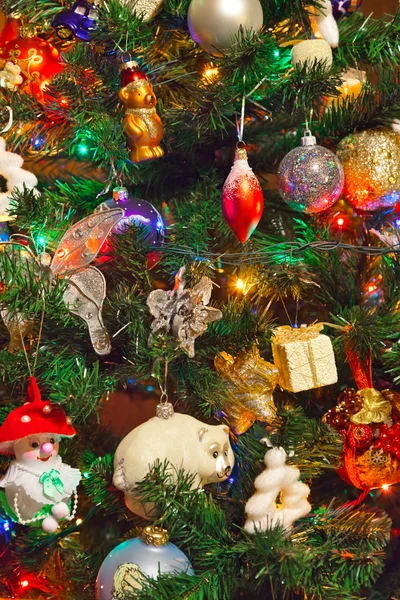 Gedecoreerde kerstboom achtergrond — Stockfoto