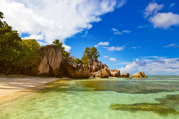 Praia famosa Fonte d 'Argent em Seychelles — Fotografia de Stock