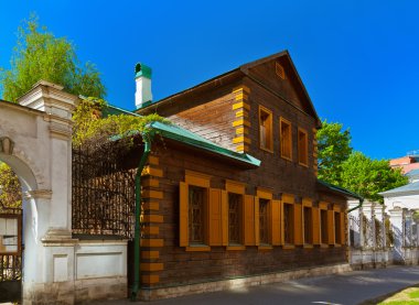 Old wooden house in golutvinsky street - Moscow clipart