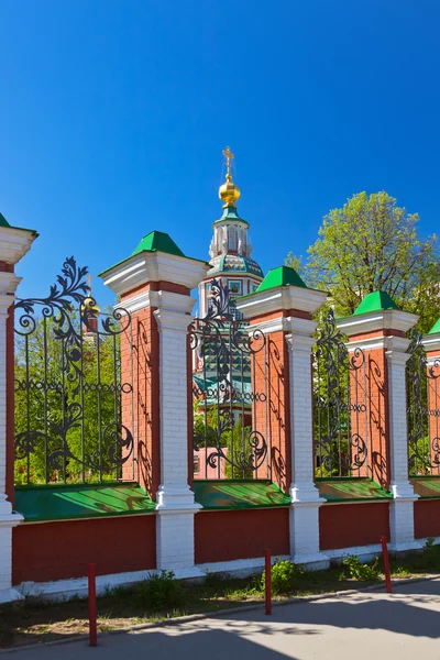 Iglesia de Ioann guerrero en Yakimanka en Moscú Rusia — Foto de Stock