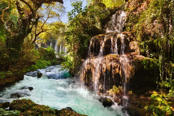 在土耳其安塔利亚瀑布 duden — 图库照片
