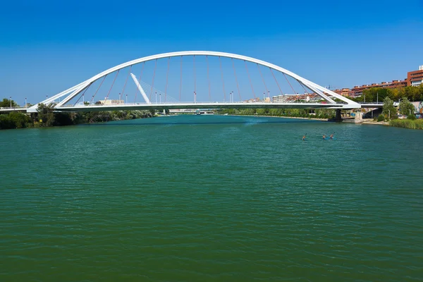 Sevilla Spanyolország modern híd — Stock Fotó