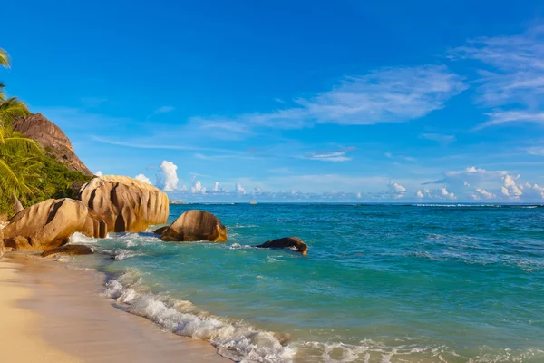 Spiaggia tropicale Fonte D'Argent alle Seychelles — Foto Stock