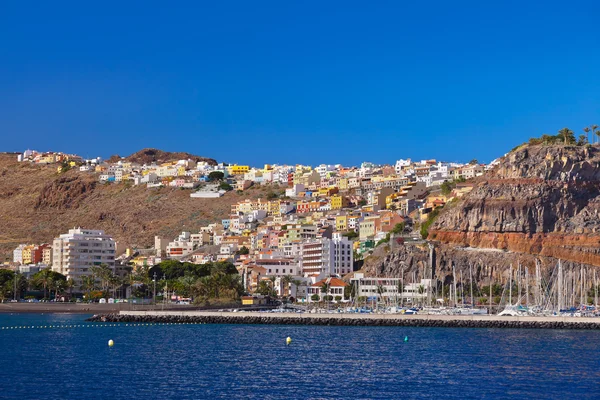 Порт и город Сан-Себастьян - остров Ла-Фалера - Канарские острова — стоковое фото