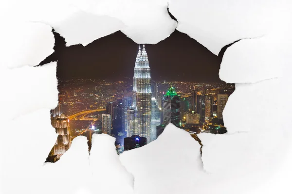 Buco di carta e città (Kuala Lumpur Malesia ) — Foto Stock