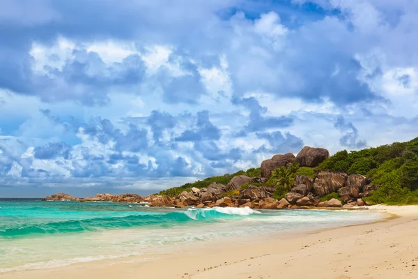 Tropical beach at Seychelles — Stock Photo, Image