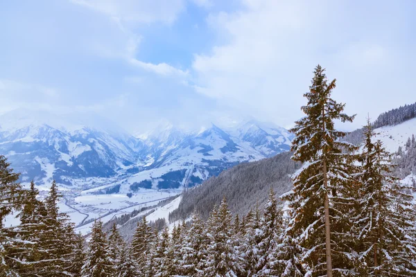 Hegység síterület Zell-am See, Ausztria — Stock Fotó