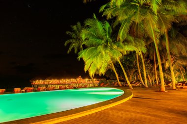 Havuz tropikal Maldivler Adası