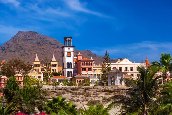 Stranden las americas på Teneriffa - kanariefågel — Stockfoto