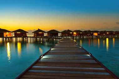 Su bungalovlar Maldivler Adası