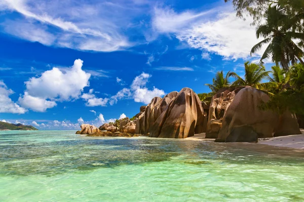 Praia famosa Fonte d 'Argent em Seychelles — Fotografia de Stock