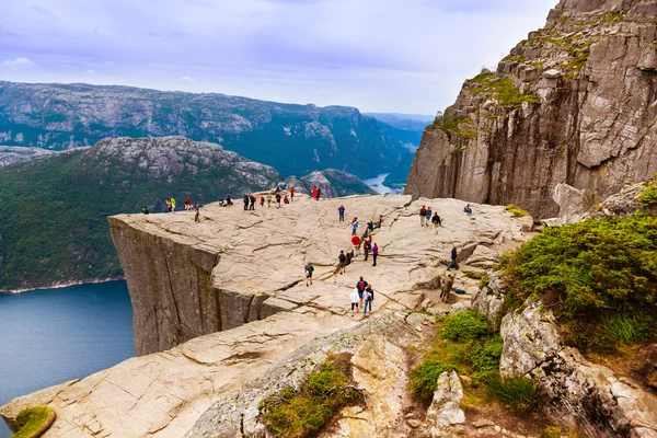 Predicadores Pulpit Rock en fiordo Lysefjord - Noruega — Foto de Stock