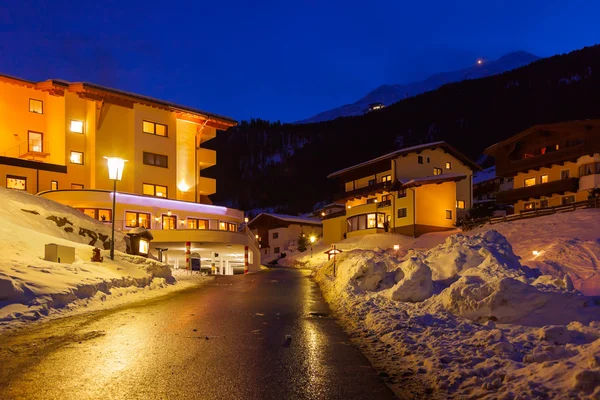 Gebirgsskigebiet Sölden Österreich bei Sonnenuntergang — Stockfoto