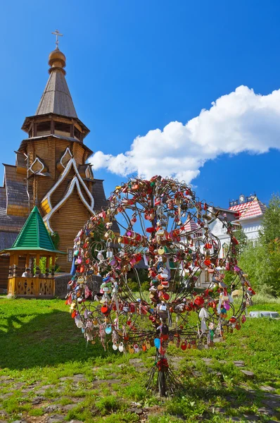 Love locks tree in Izmailovo Kremlin - Moscow Russian — Stock Photo, Image