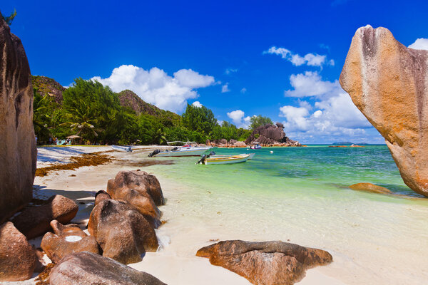 Тропический остров на Сейшельских островах

