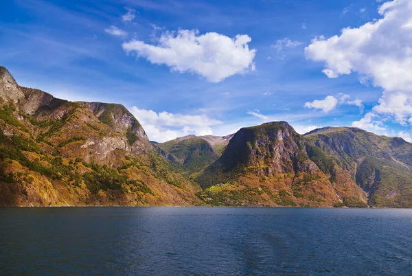 Fjord Neroyfjord in Norwegen - berühmte Unesco-Stätte — Stockfoto