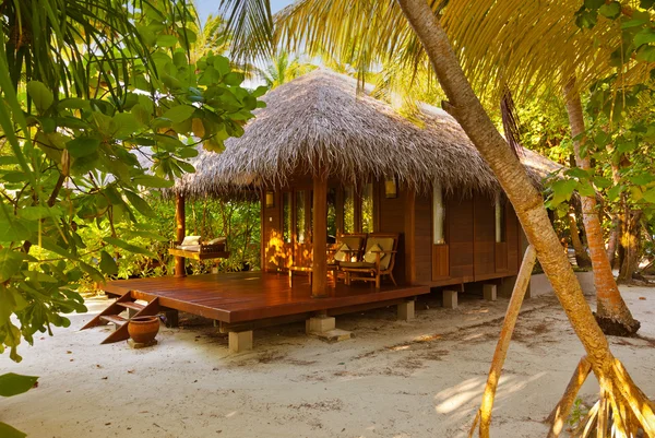 Bungalow sulla spiaggia - Maldive — Foto Stock