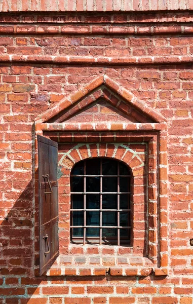 Old window in brick wall - Krutitskoe Compound in Moscow Russia — Stock Photo, Image