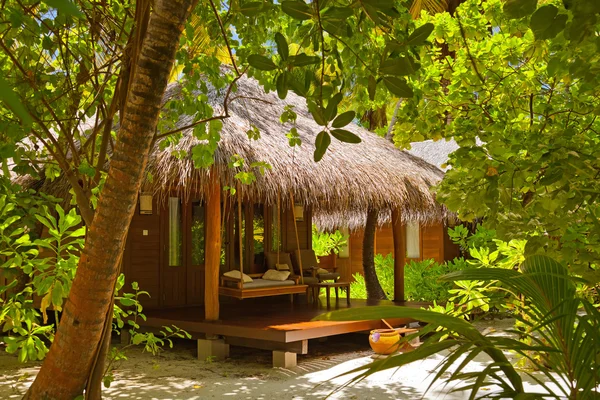 Bungalow sulla spiaggia - Maldive — Foto Stock