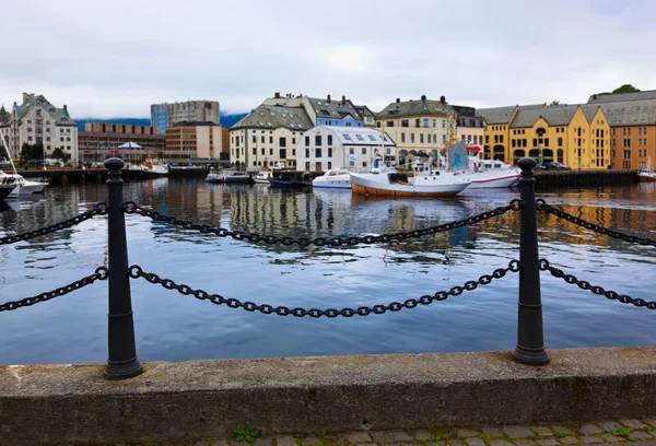 Városkép alesund Norvégia naplementekor — Stock Fotó