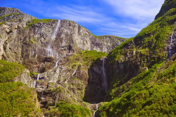 Cascata nel fiordo Sognefjord - Norvegia — Foto Stock