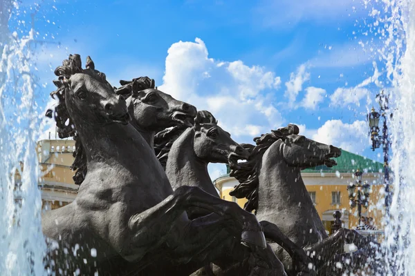 Fountain with horses "Four Seasons" on Manezh Square - Moscow Ru — Stock Photo, Image