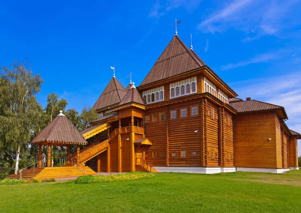 Houten paleis van tsaar-Alexey Mikhailovich in park Kolomenskoe - Moskou — Zdjęcie stockowe