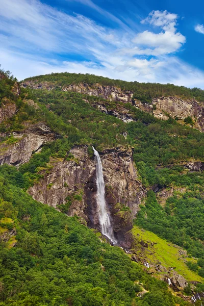 Vattenfall i flam - Norge — Stockfoto