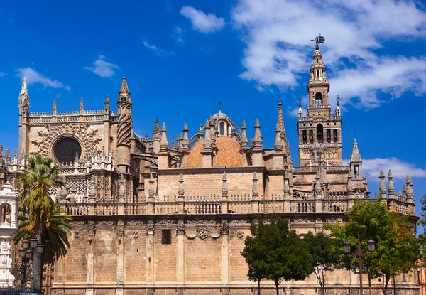 Katedralen la giralda i sevilla Spanien — Stockfoto