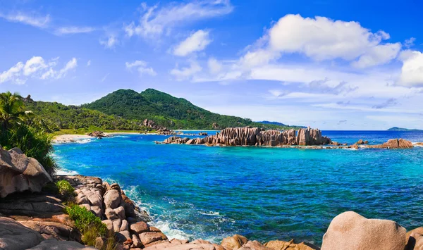 Panorama de la plage tropicale aux Seychelles — Photo