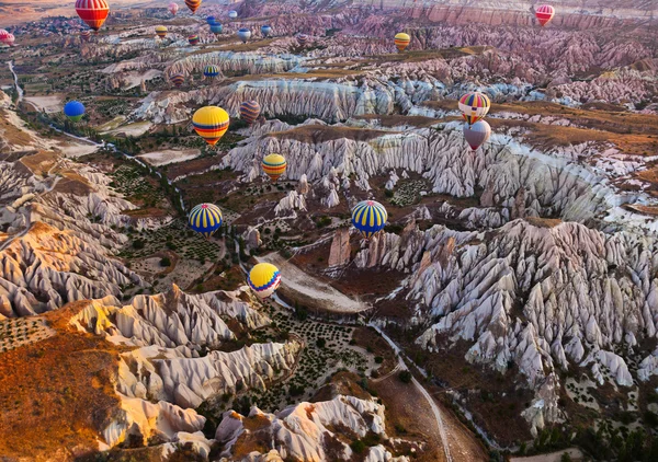 Hot air balloon flying over Cappadocia Turkey — Stock Photo, Image