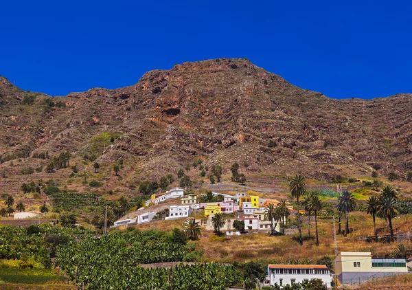 Dorf auf der Insel La Gomera - Kanarienvogel — Stockfoto