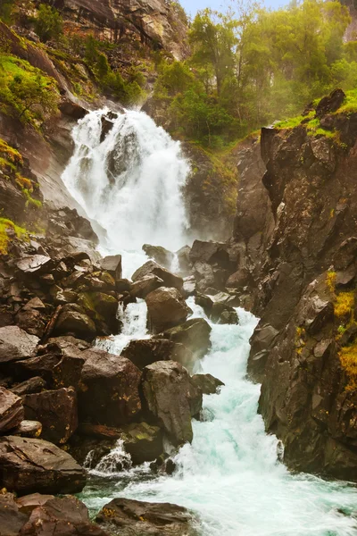 Vodopád Laatefossen v Norsku Hardanger — Stock fotografie