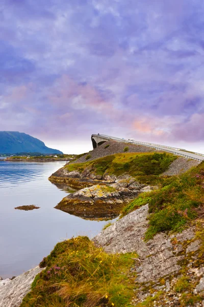 Fantastické most na Atlantické cestě v Norsku — Stock fotografie