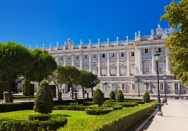 Palacio Real y parque en Madrid España —  Fotos de Stock