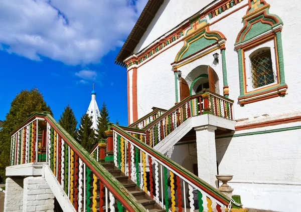 Scări sculptate la biserică în Kolomna Kremlin - regiunea Moscova - Rusia — Fotografie, imagine de stoc