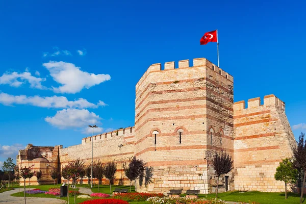 Antigua fortaleza en Estambul Turquía — Foto de Stock