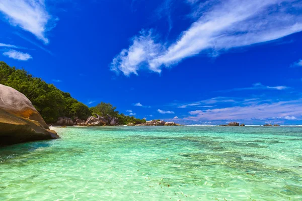 Tropikalnej plaży na Seszele — Zdjęcie stockowe