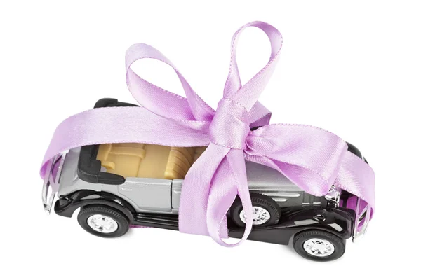 Auto con fiocco come regalo — Foto Stock