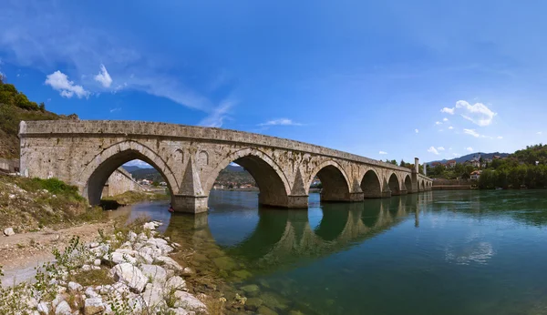 Παλιά γέφυρα στον ποταμό Ντρίνα στο Βίσεγκραντ - Βοσνία-Ερζεγοβίνη — Φωτογραφία Αρχείου