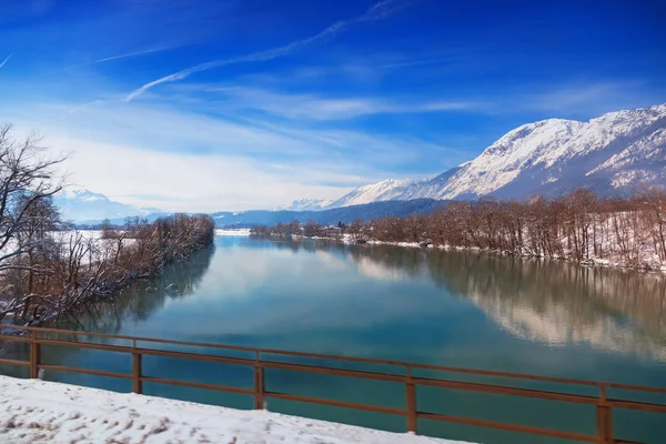 Berg och flod - Österrike — Stockfoto