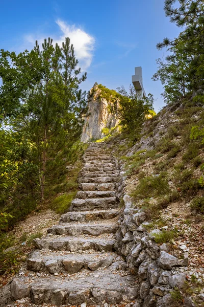 Cruz no mosteiro Dobrun - Bósnia e Herzegovina — Fotografia de Stock