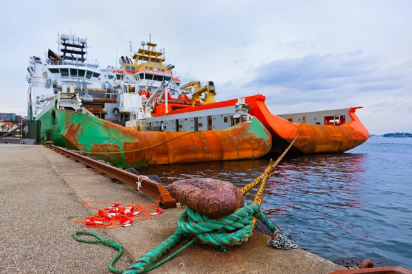 Grande navio industrial no porto de Stavanger - Noruega — Fotografia de Stock