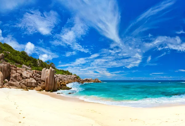 Tropisch strand op de Seychellen — Stockfoto