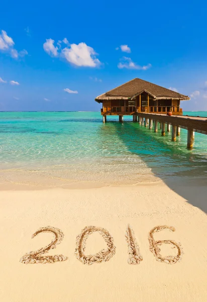 Числа 2016 на пляжі — стокове фото