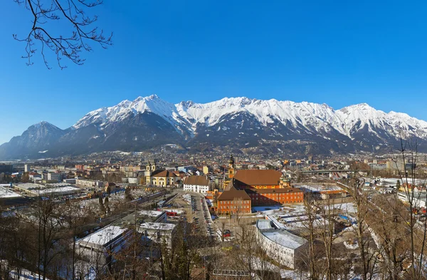 Innsbruck Österrike - arkitektur och natur bakgrund — Stockfoto