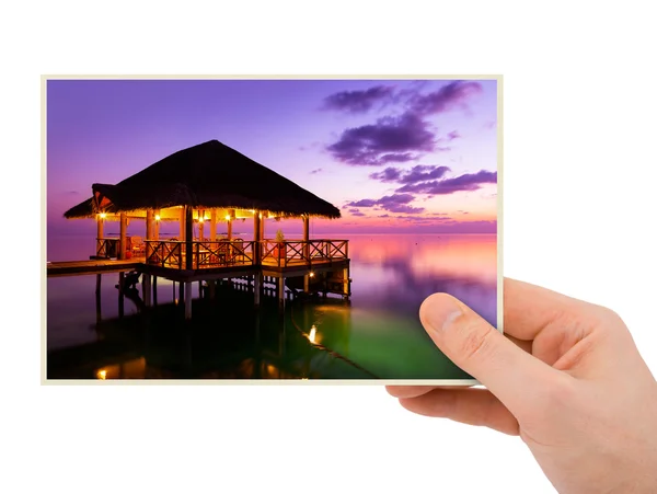 Hand en Maldiven strand beeld (mijn foto) — Stockfoto