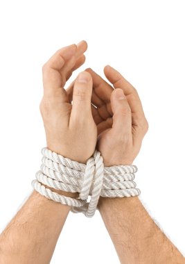 Beyaz arka plan üzerinde izole elleri bağlı