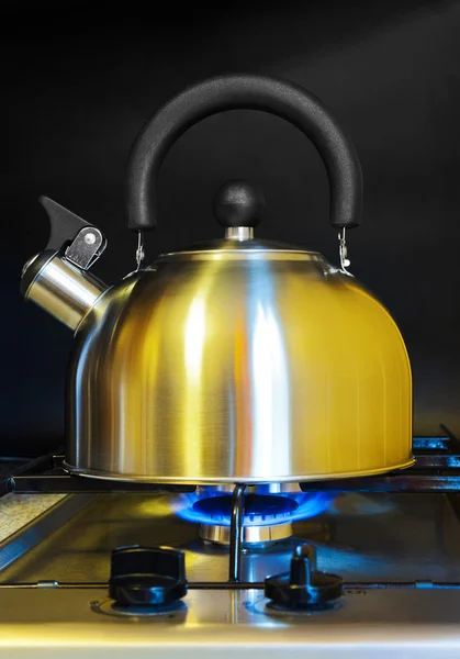 Плиті свист чайник — стокове фото
