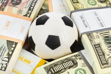 Para ve futbol topu